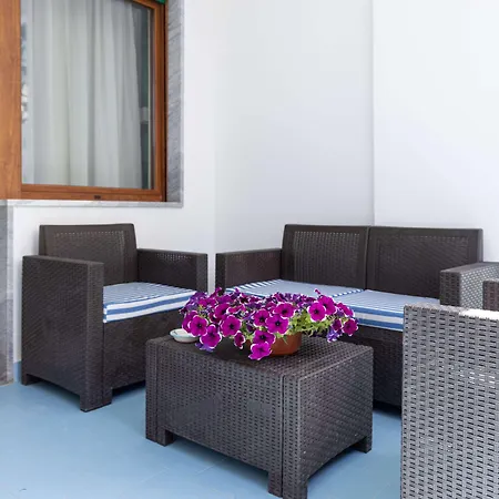 The Reef 4*