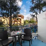 The Reef Frühstückspension 4*